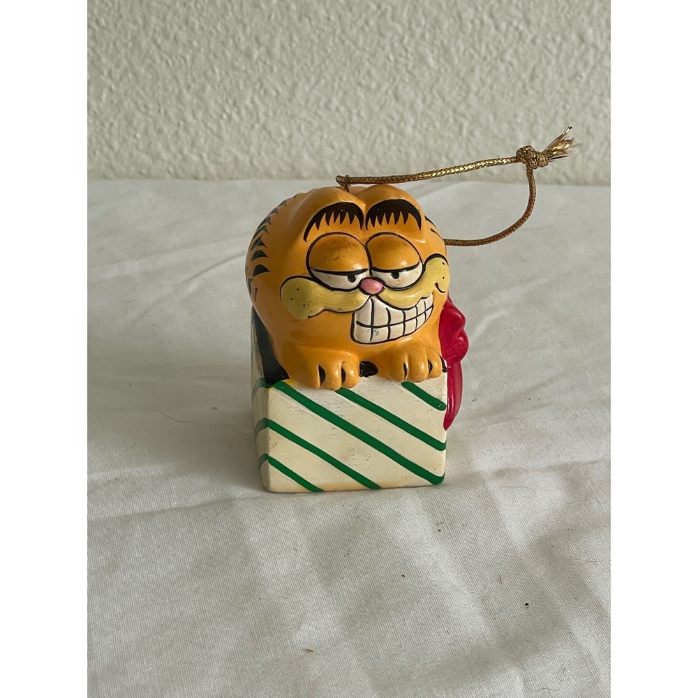 Enesco Garfield Christmas Ornament Unisex Orange Good Striped Gift Box Vintage